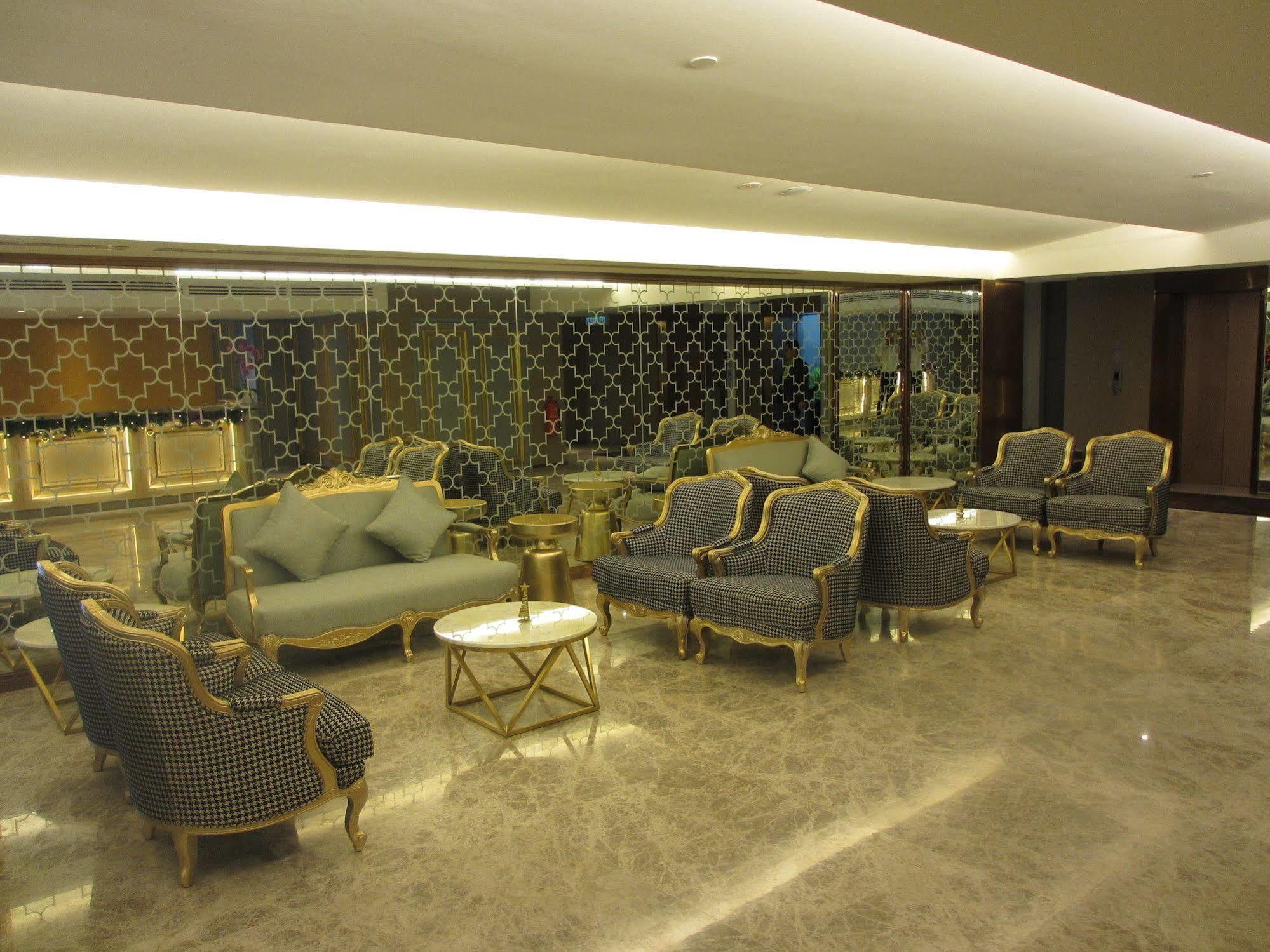 Cosmo Hotel Куала-Лумпур Экстерьер фото